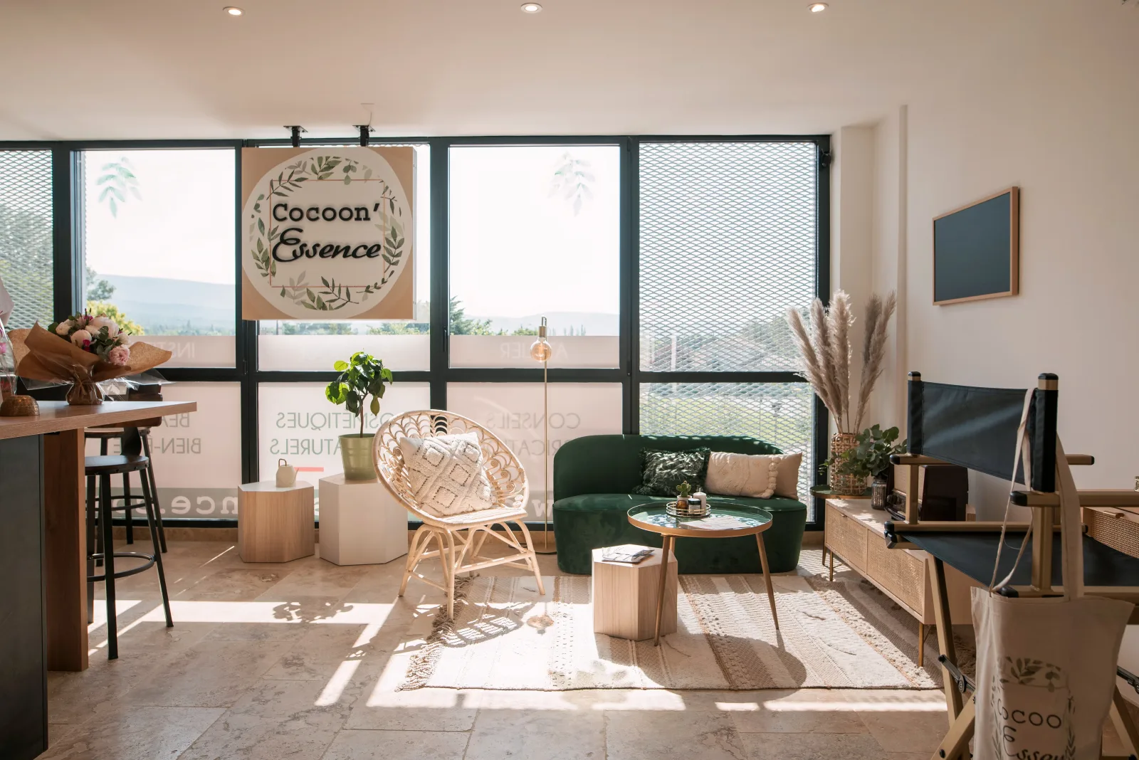 Cocoon' Essence - Soins Naturels et Bio - Soins et Massages Facialistes - Kobido - Massage - Massage L'Isle-sur-la-Sorgue - Photo de couverture - OneBooking