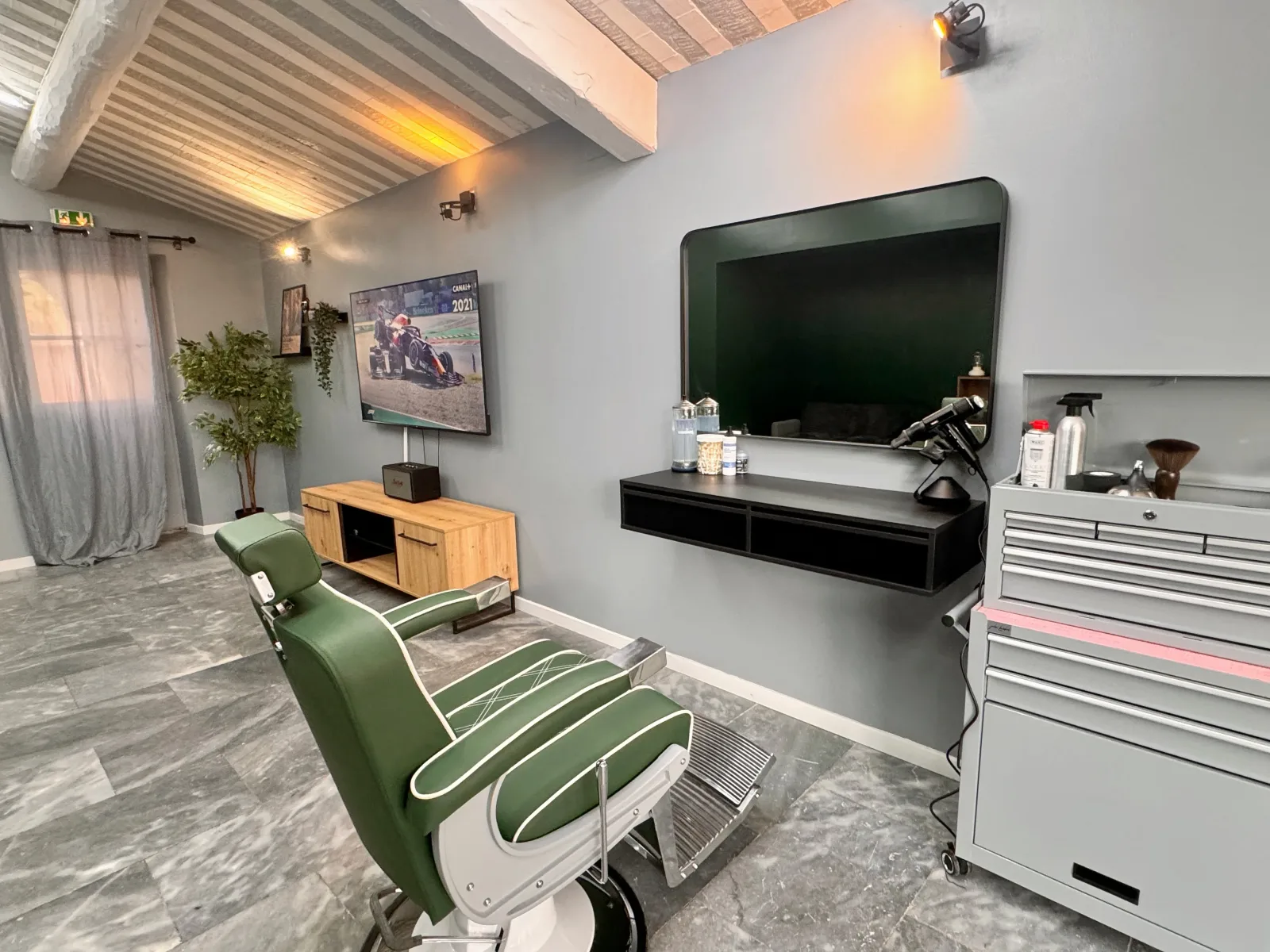 VIRTUS - Coiffure L'Isle-sur-la-Sorgue - Photo de couverture - OneBooking