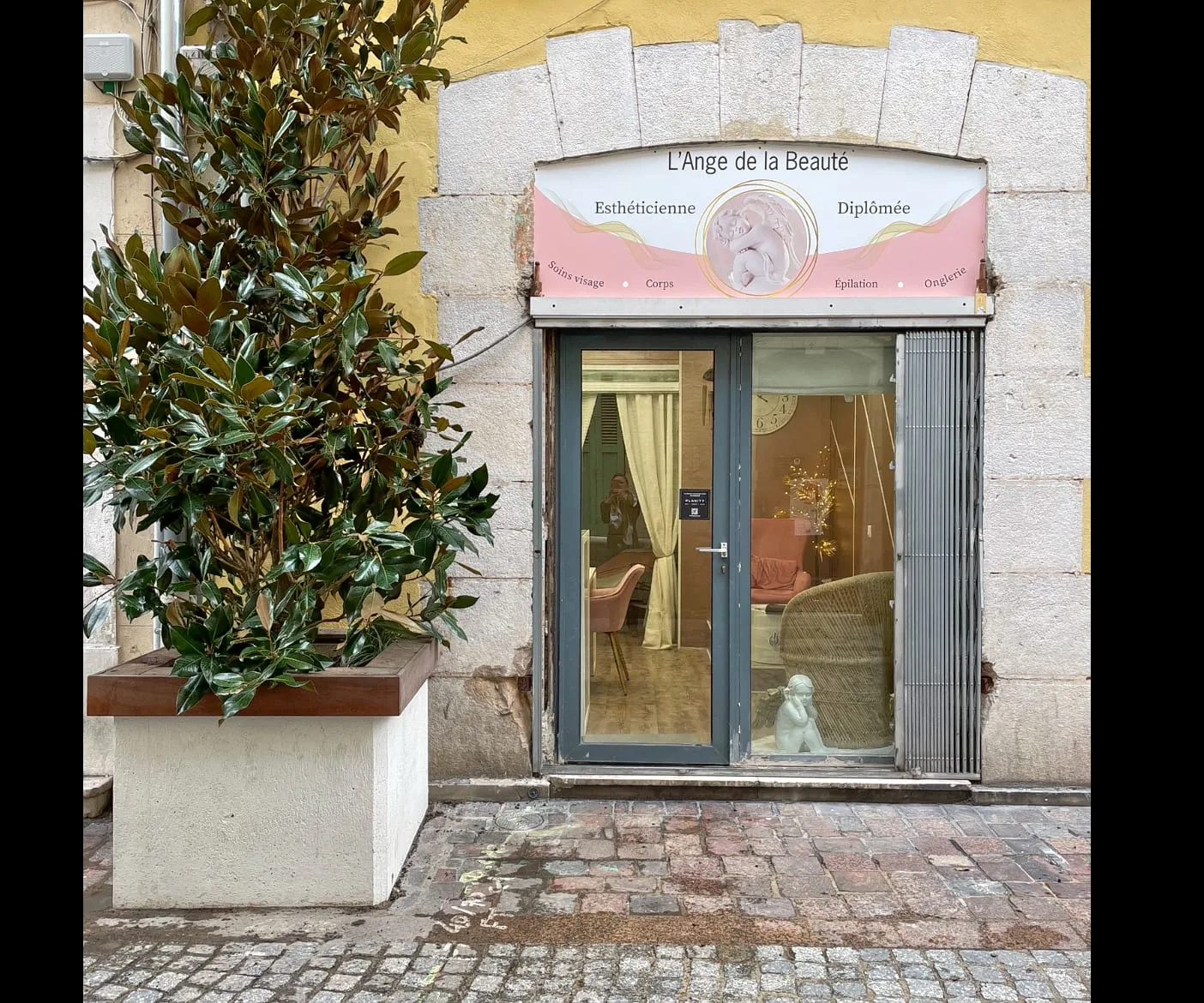 L’Ange de la beauté - Onglerie La Seyne-sur-Mer - Photo de couverture - OneBooking