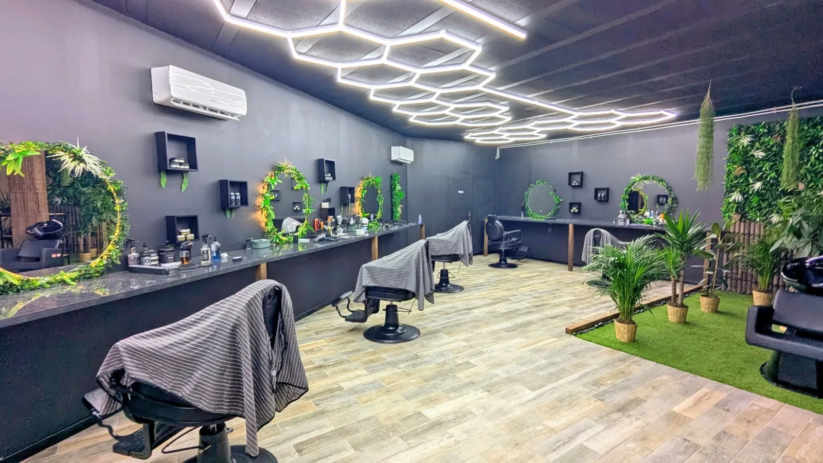733 Barber Shop - Coiffeur & Barbier - Coiffure La Seyne-sur-Mer - 733 Barber Shop - Coiffeur & Barbier - Photo Galerie - OneBooking