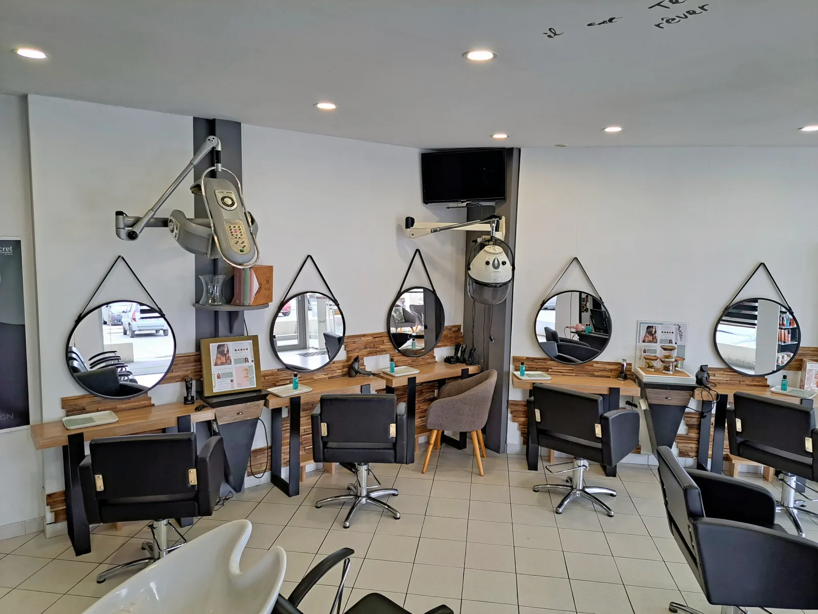 Coiffure C’Design - Coiffure Ligné - Coiffure C’Design - Photo Galerie - OneBooking
