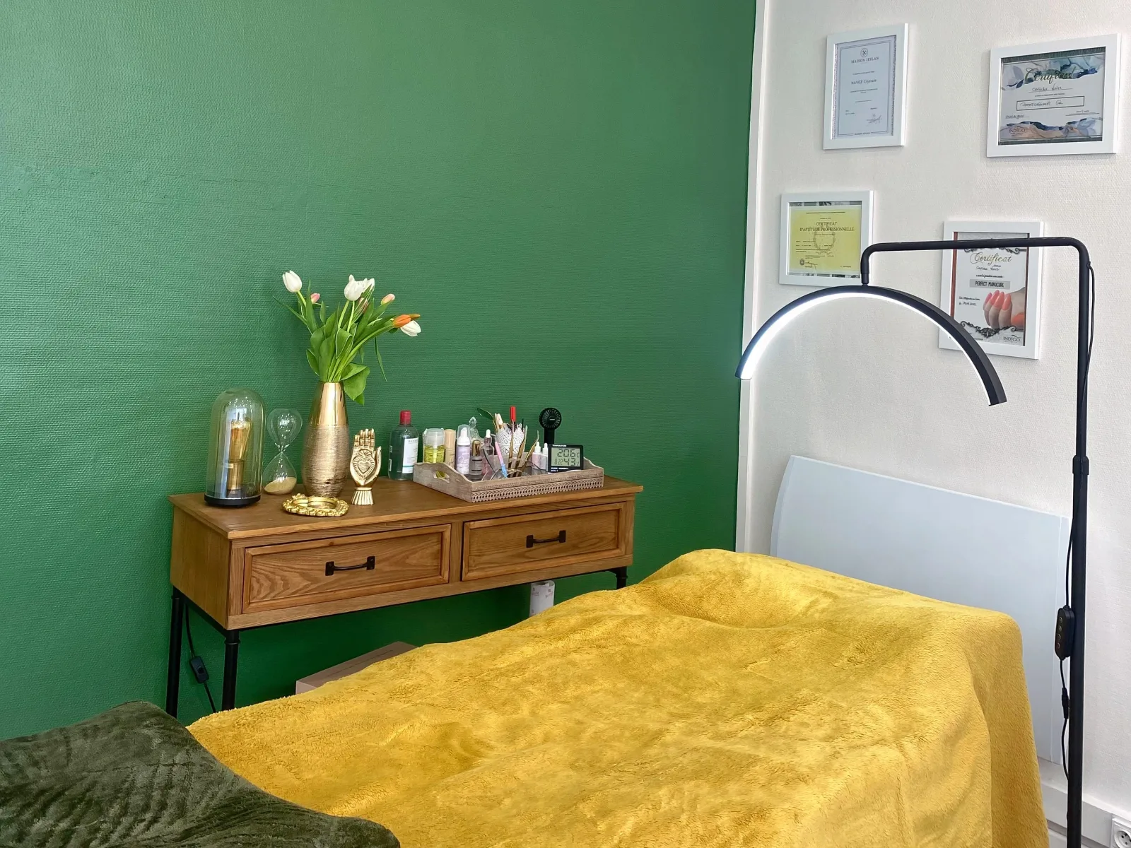 La maison Crystale - Onglerie Roanne - La maison Crystale - Photo Galerie - OneBooking