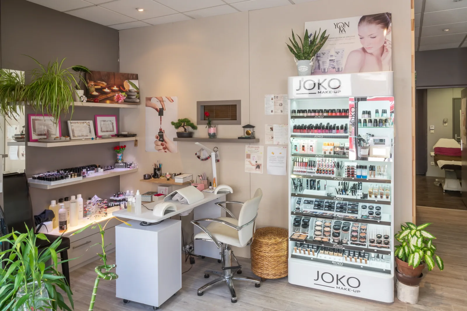 Institut Aux Parfums Mulsant - Onglerie Roanne - Institut Aux Parfums Mulsant - Photo Galerie - OneBooking