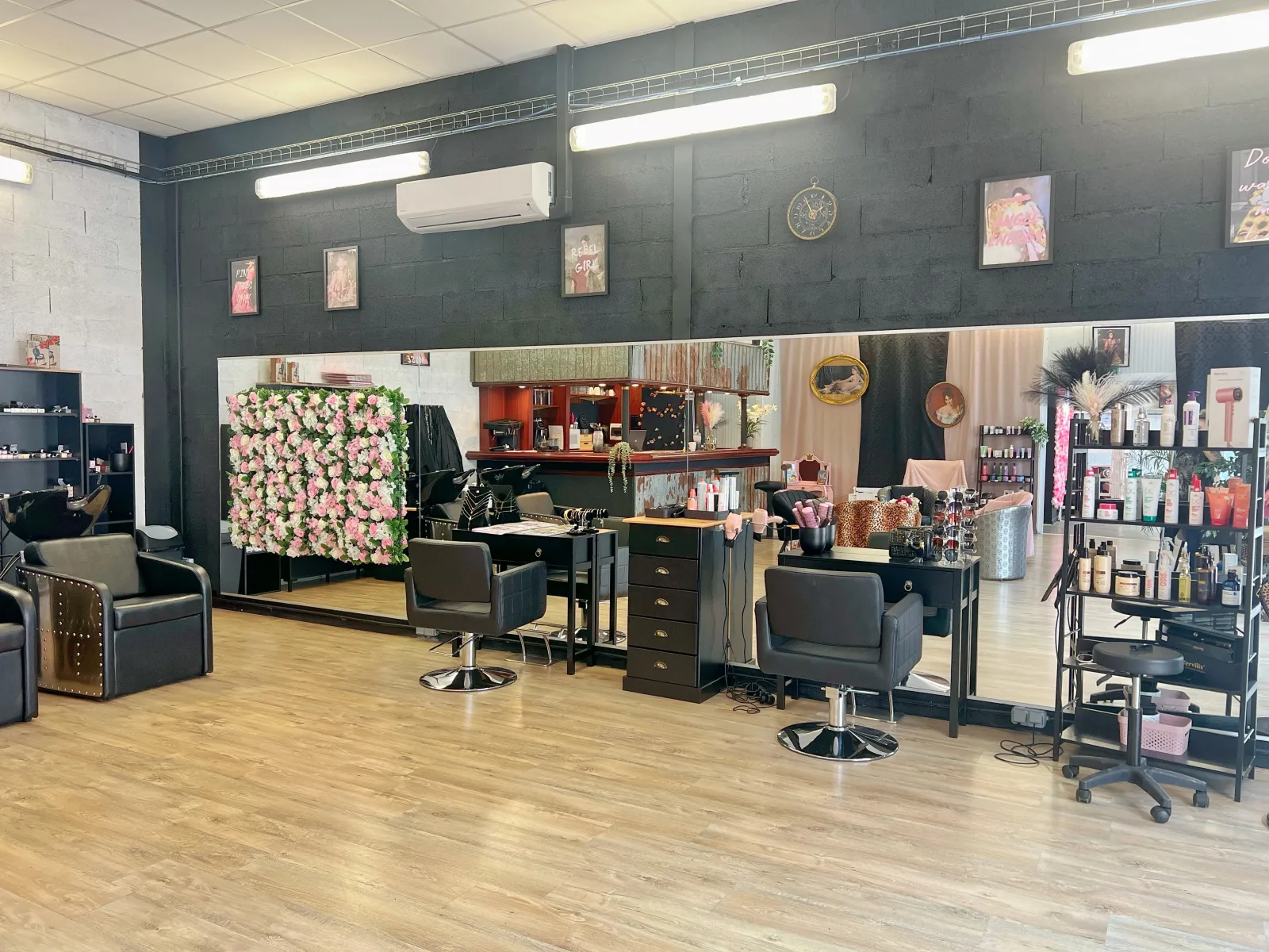 Commérages - Coiffure L'Isle-sur-la-Sorgue - Commérages - Photo Galerie - OneBooking