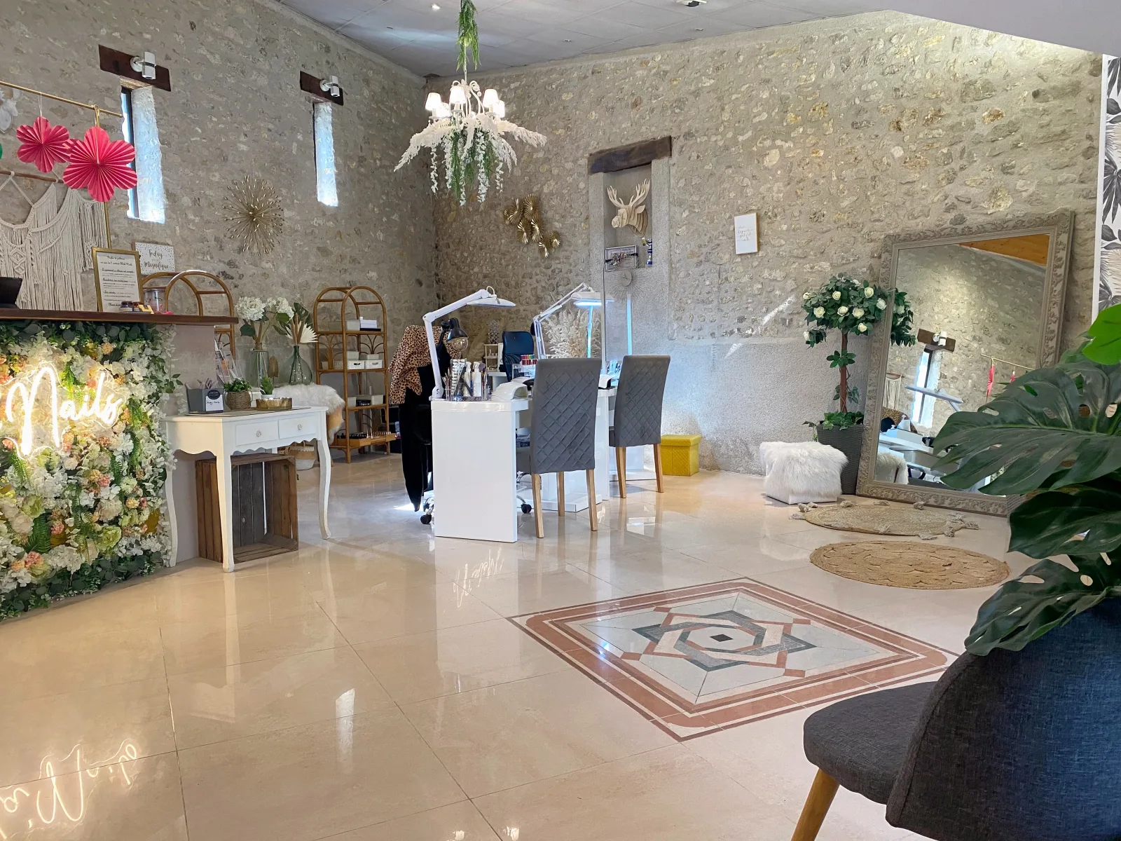 Mela Nails - Onglerie Cosne-Cours-sur-Loire - Mela Nails - Photo Galerie - OneBooking