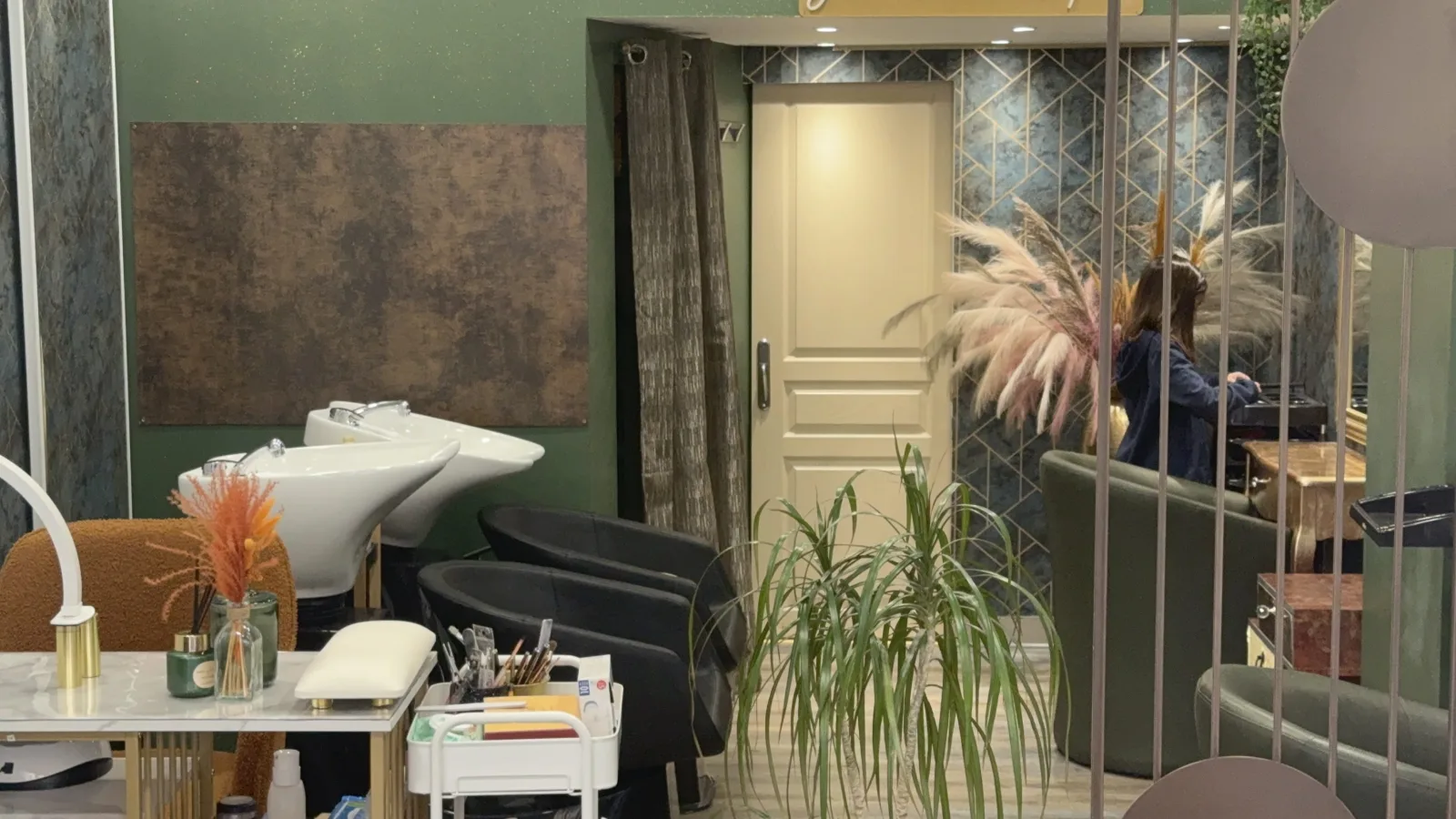 DIVINE CRÉATION - Coiffure La Seyne-sur-Mer - DIVINE CRÉATION - Photo Galerie - OneBooking