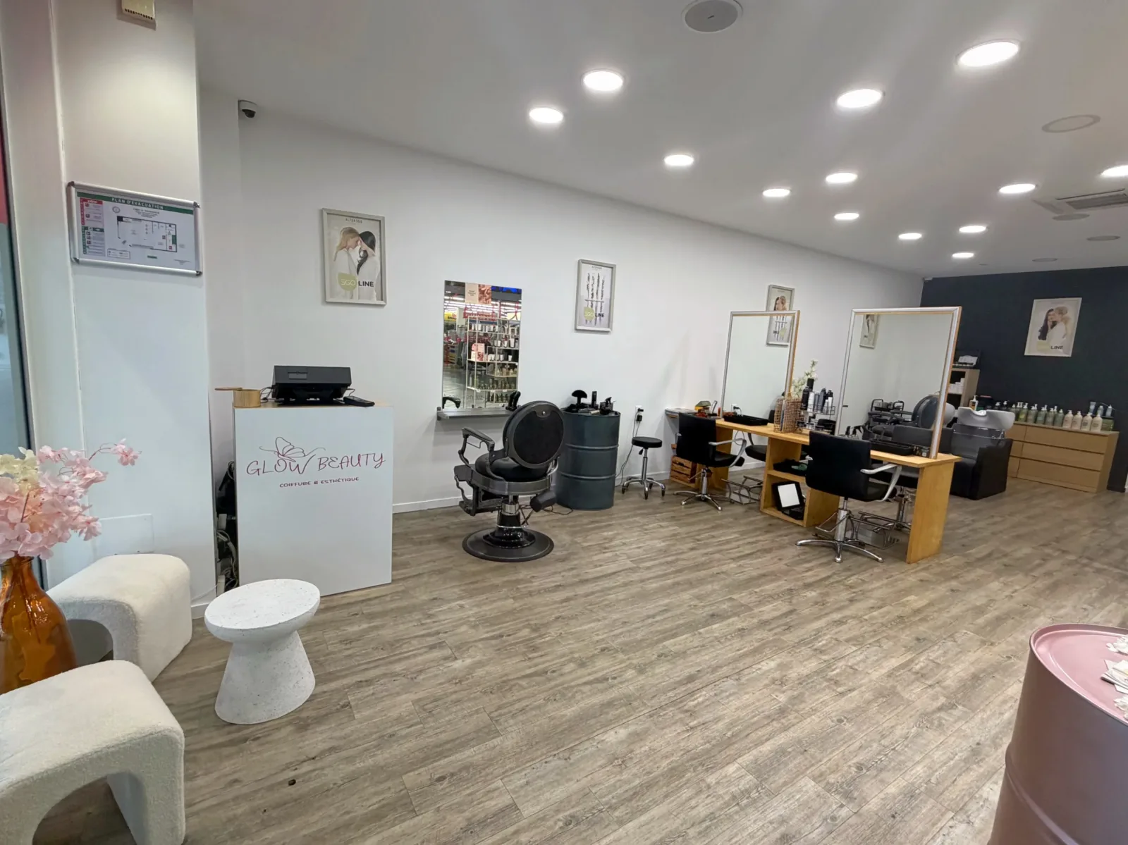 Glow Beauty - Onglerie Roanne - Glow Beauty - Photo Galerie - OneBooking