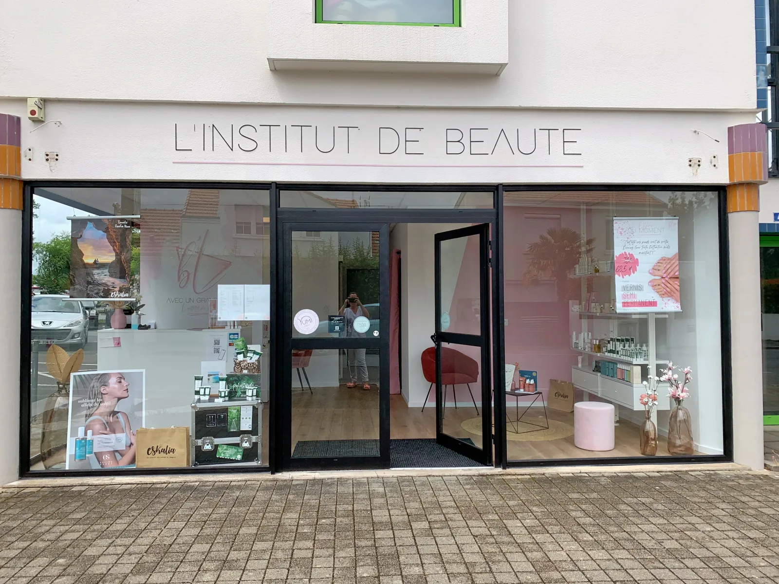 B'L avec un grand Elle - Onglerie Orvault - B'L avec un grand Elle - Photo Galerie - OneBooking