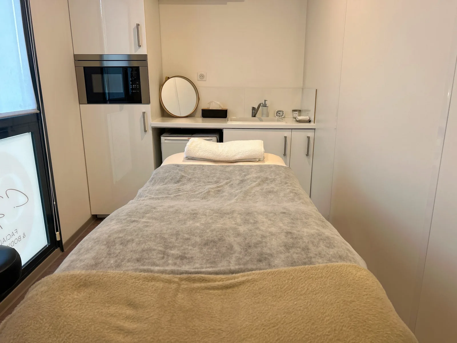 AURA BELLA Esthetique - Institut de beauté L'Isle-sur-la-Sorgue - AURA BELLA Esthetique - Photo Galerie - OneBooking