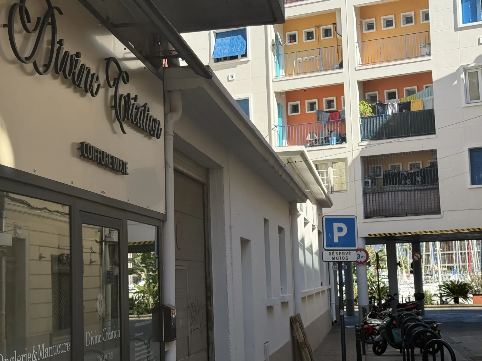 DIVINE CRÉATION - Coiffure La Seyne-sur-Mer - DIVINE CRÉATION - Photo Galerie - OneBooking