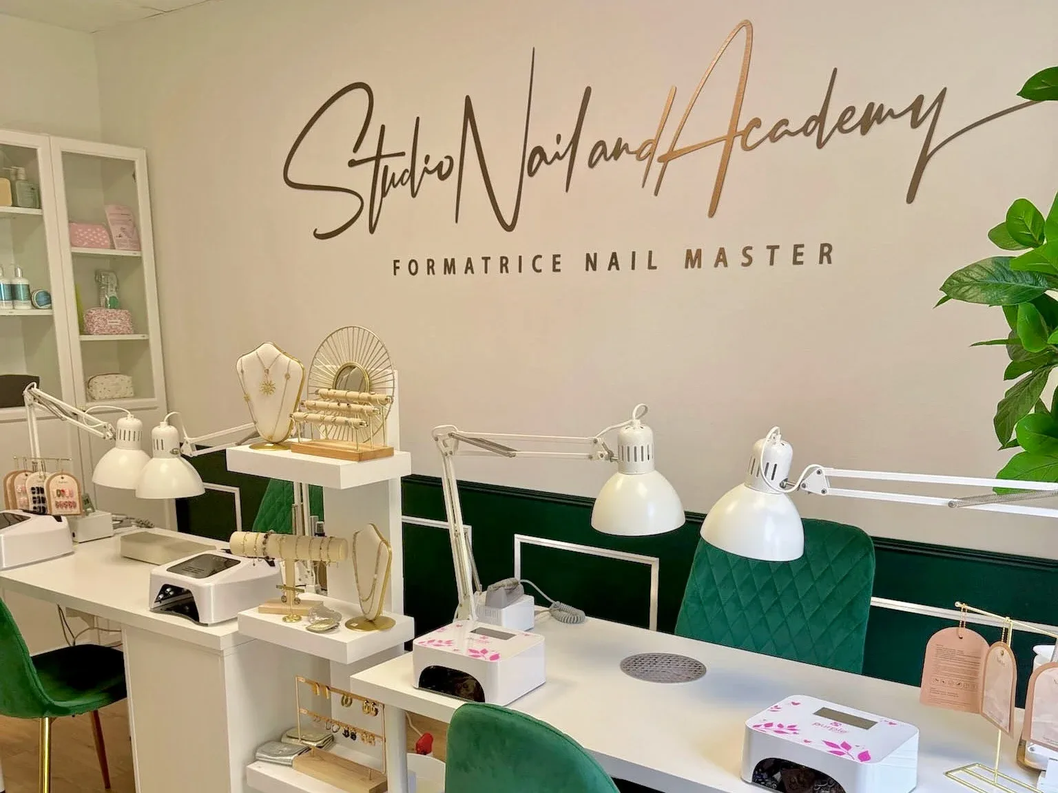 Institut d'ongles Studio Nail Chapelle sur Erdre - Onglerie La Chapelle-sur-Erdre - Institut d'ongles Studio Nail Chapelle sur Erdre - Photo Galerie - OneBooking