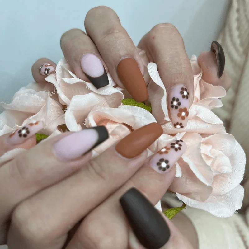 Coffee Nails Dijon