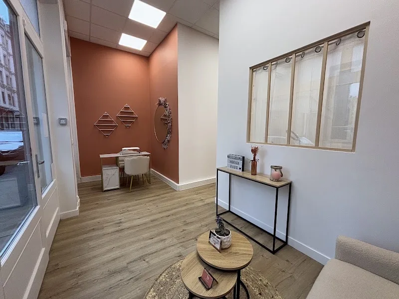 Studio Déesse - Beauté / Massages & Formations - Sourcils & cils Lyon - Photo de couverture - OneBooking