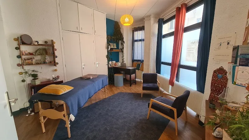 Massage, Réflexologie, Naturopathie - Grenoble. Emeline Jordan, Maison Cérézy