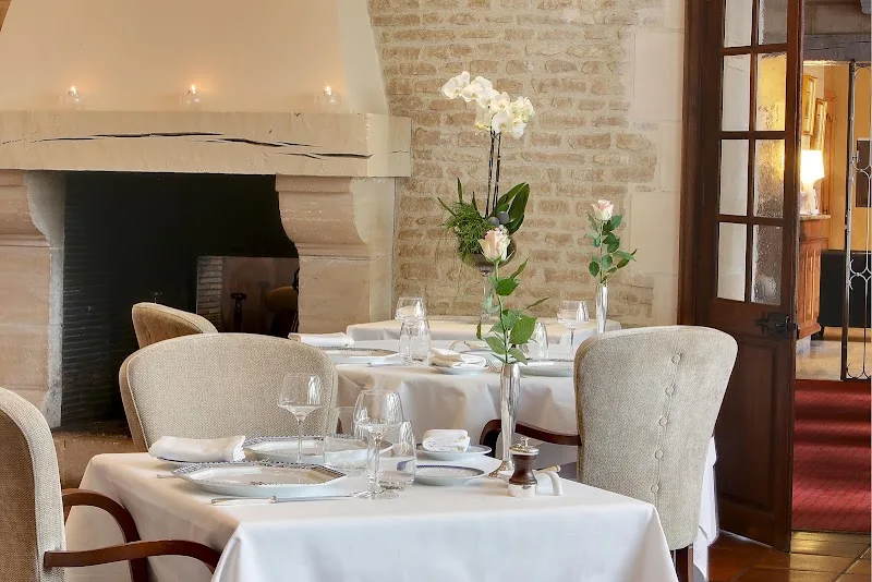 le Logis Hôtel Restaurant Le Dauphin-Le Spa du Prieuré
