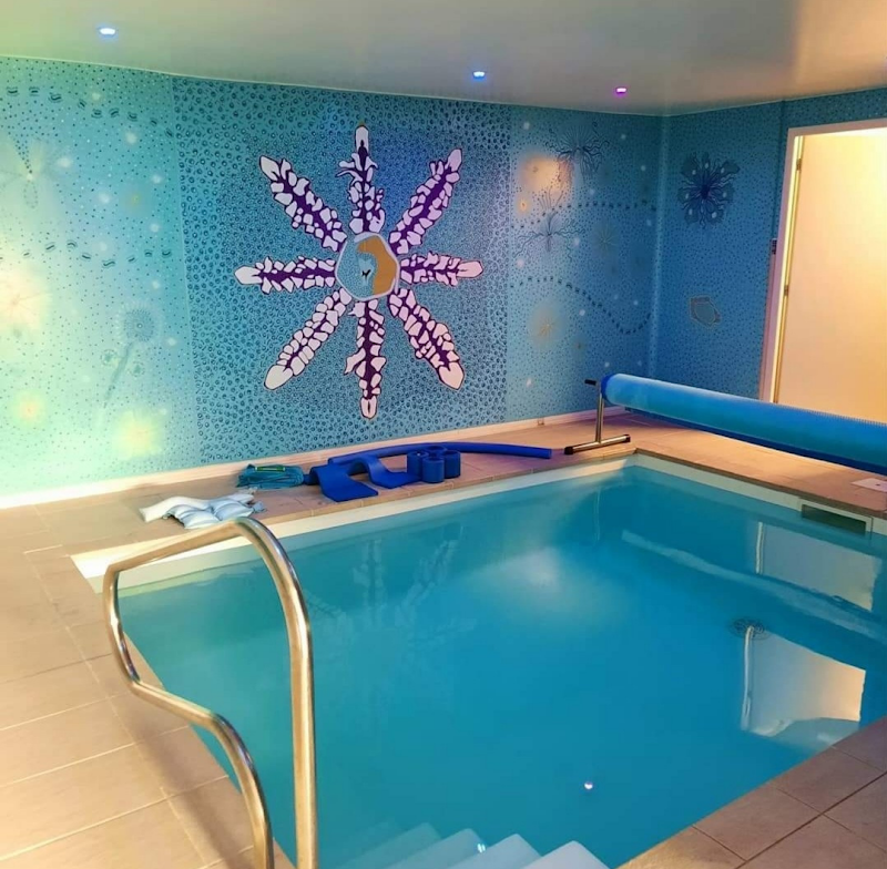 Emilie Prunet thalasso bain bébé, haptonomie, massage sur table et dans l'eau