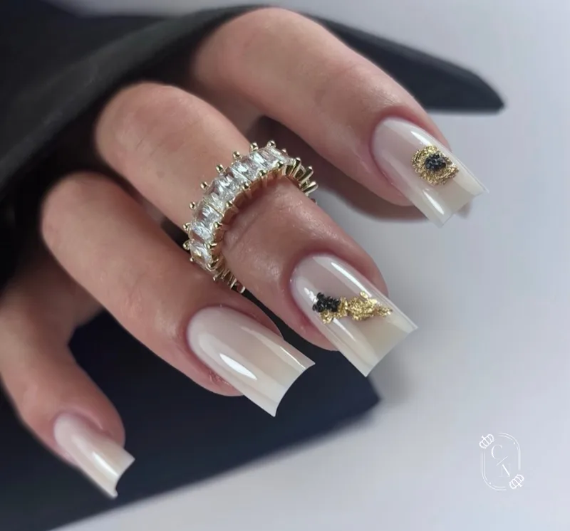 Carré Noble | Manucure Russe & Regard Signature