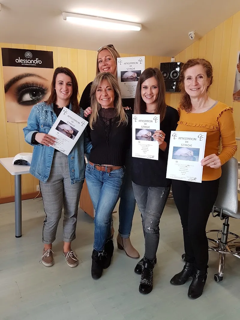 CENTRE FORMATION CHANTAL DISTRIBUTEUR EXCLUSIF ALESSANDRO - Onglerie Nîmes - Photo de couverture - OneBooking