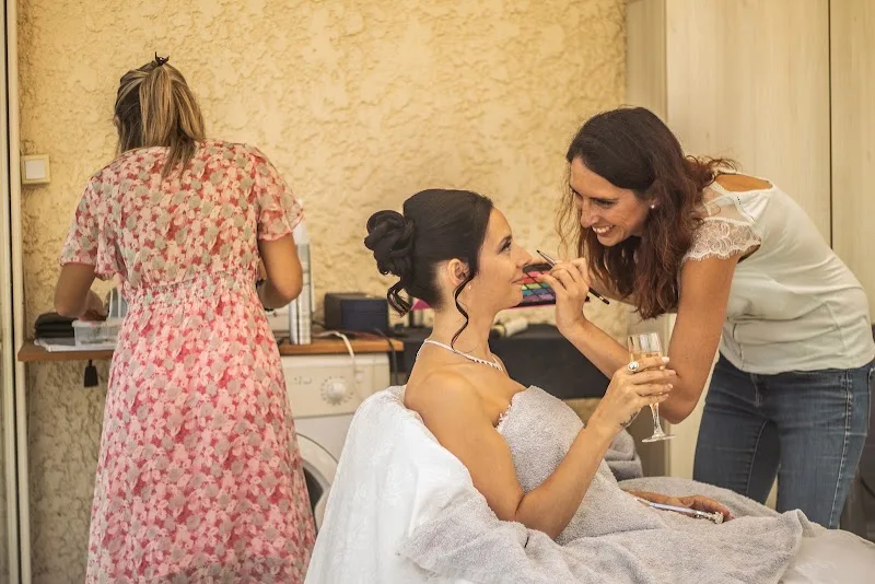 Gaëlle "Bien-être" Maître Artisan Esthéticienne Maquilleuse professionnelle / Head Spa Expert