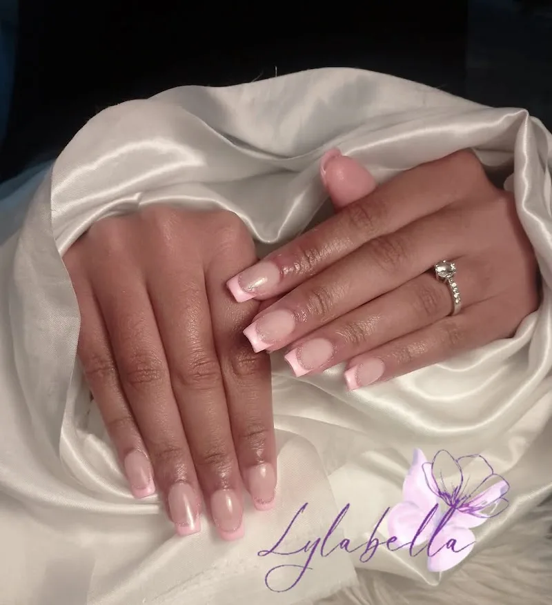 Lylabella esthéticienne, prothésiste ongulaire,extension de cils et bronzage sans UV à domicile à camon