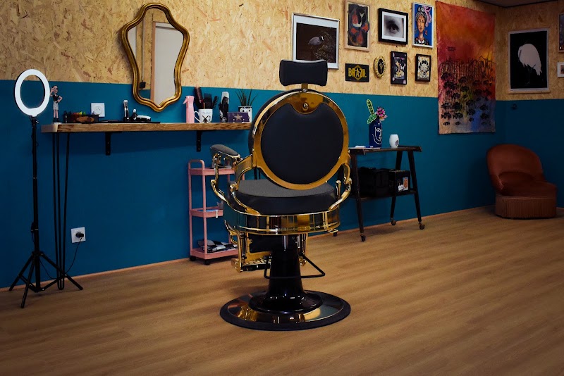 Le poil rebelle - Coiffure Metz - OneBooking