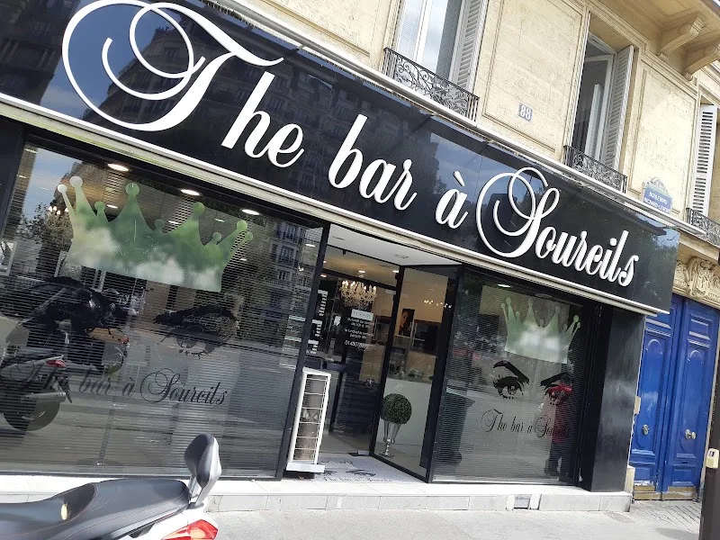 The bar à sourcils Brow Revolution