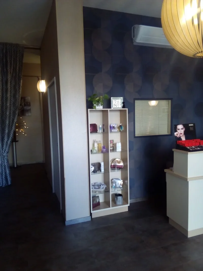 Institut Valerie - Onglerie Aurillac - Photo de couverture - OneBooking
