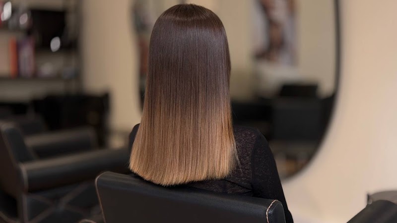 Luxe hair by Assiat - Coiffure Bayonne - OneBooking