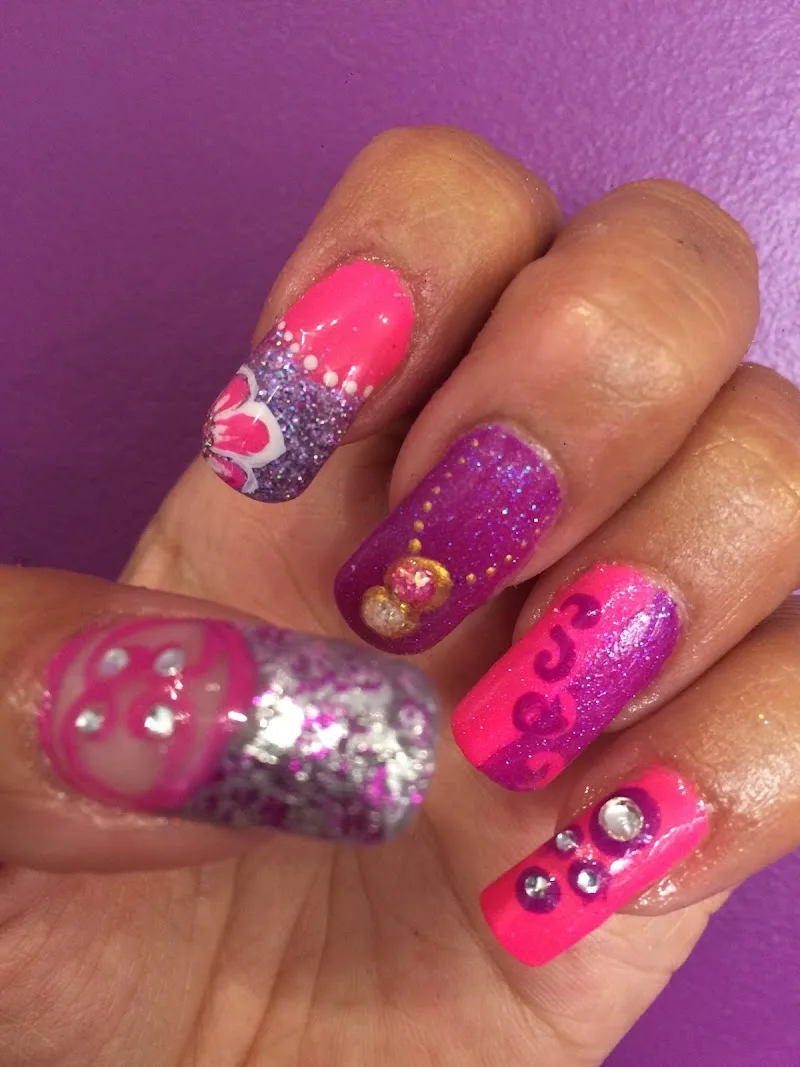 Des Ongles - Onglerie Saint-Étienne - Photo de couverture - OneBooking