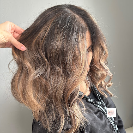 Ines.B | Coiffeur à domicile Grenoble - Coiffure Grenoble - OneBooking