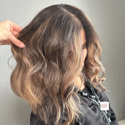 Ines.B | Coiffeur à domicile Grenoble