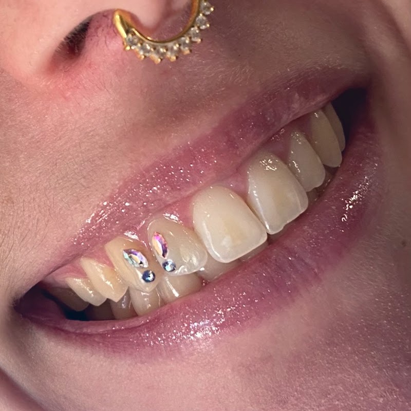 Samantha Vonviper Nail Artist , Strass dentaire, Make-up Artist