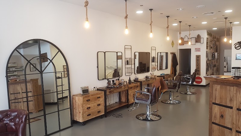 L'Elégance Barber Avec ou Sans RDV Coupe Adulte 23€ Coupe Enfant 15 € Coupe -20 ans 20€ - Coiffure Orléans - OneBooking