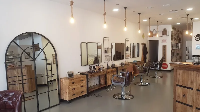 L'Elégance Barber Avec ou Sans RDV Coupe Adulte 23€ Coupe Enfant 15 € Coupe -20 ans 20