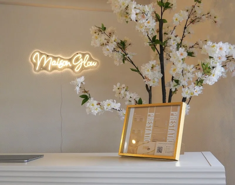 Maison Glow