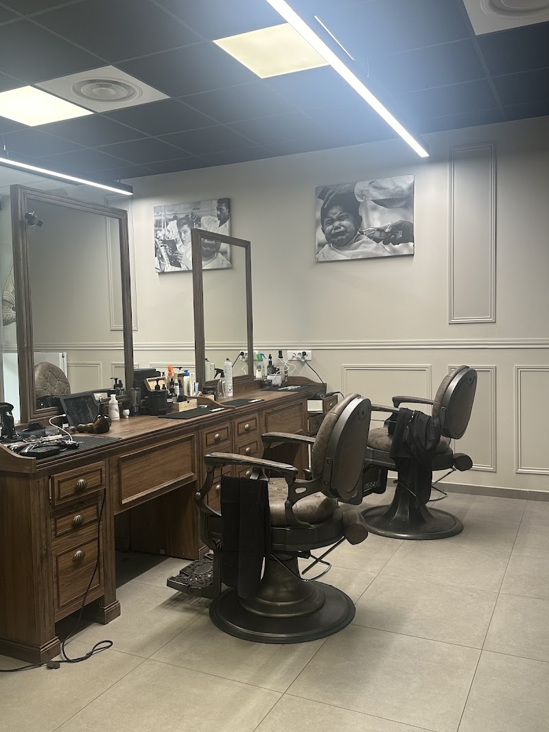 LES VILAINS BARBER (Mons)