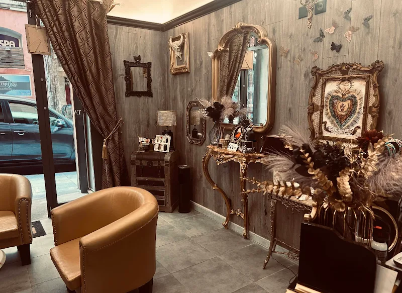 Clinique de maquillage permanent à Bastia - Mia de la Louve noire - Esthetik'art dermo