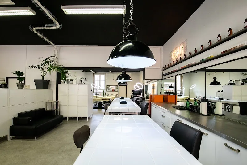 L'Atelier des Rouges - Onglerie Lyon - Photo de couverture - OneBooking