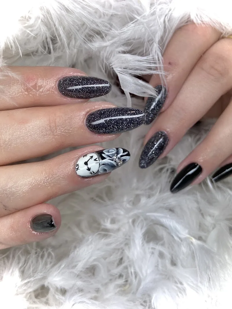 Emi'Ongles