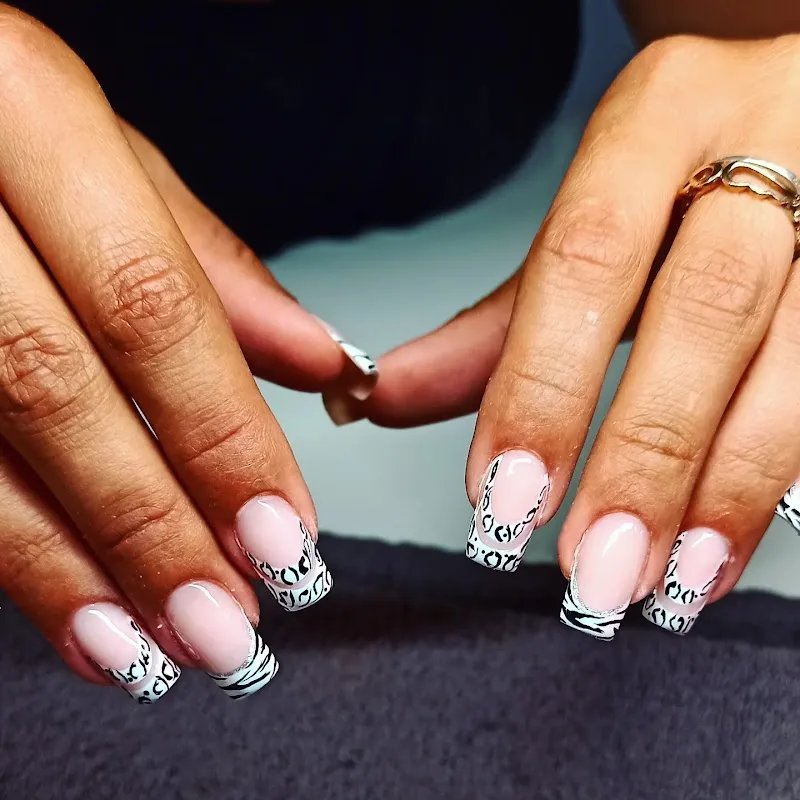 Fl'ongles et cils (à domicile)