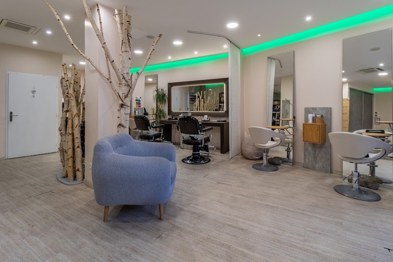 Akhira Lourdes | Salon de coiffure & Barbier - Coiffure Lourdes - OneBooking
