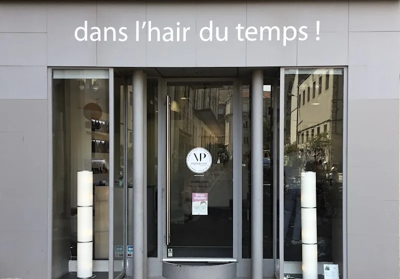 Dans l'Hair du Temps , partenaire Végétalement Provence , coloration végétale et alternative - Coiffure Avignon - Photo de couverture - OneBooking