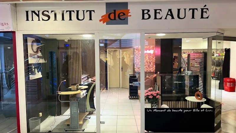 ICONIC BEAUTY / BRAIDS TRESSES ONGLES CILS RENNES