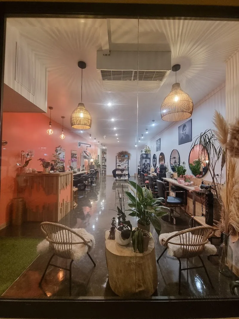 Elle et lui - Coiffure Fréjus - Photo de couverture - OneBooking