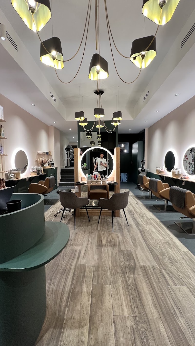 L’INCONTOURNABLE by Loïc Moulin - Coiffure Saint-Étienne - OneBooking