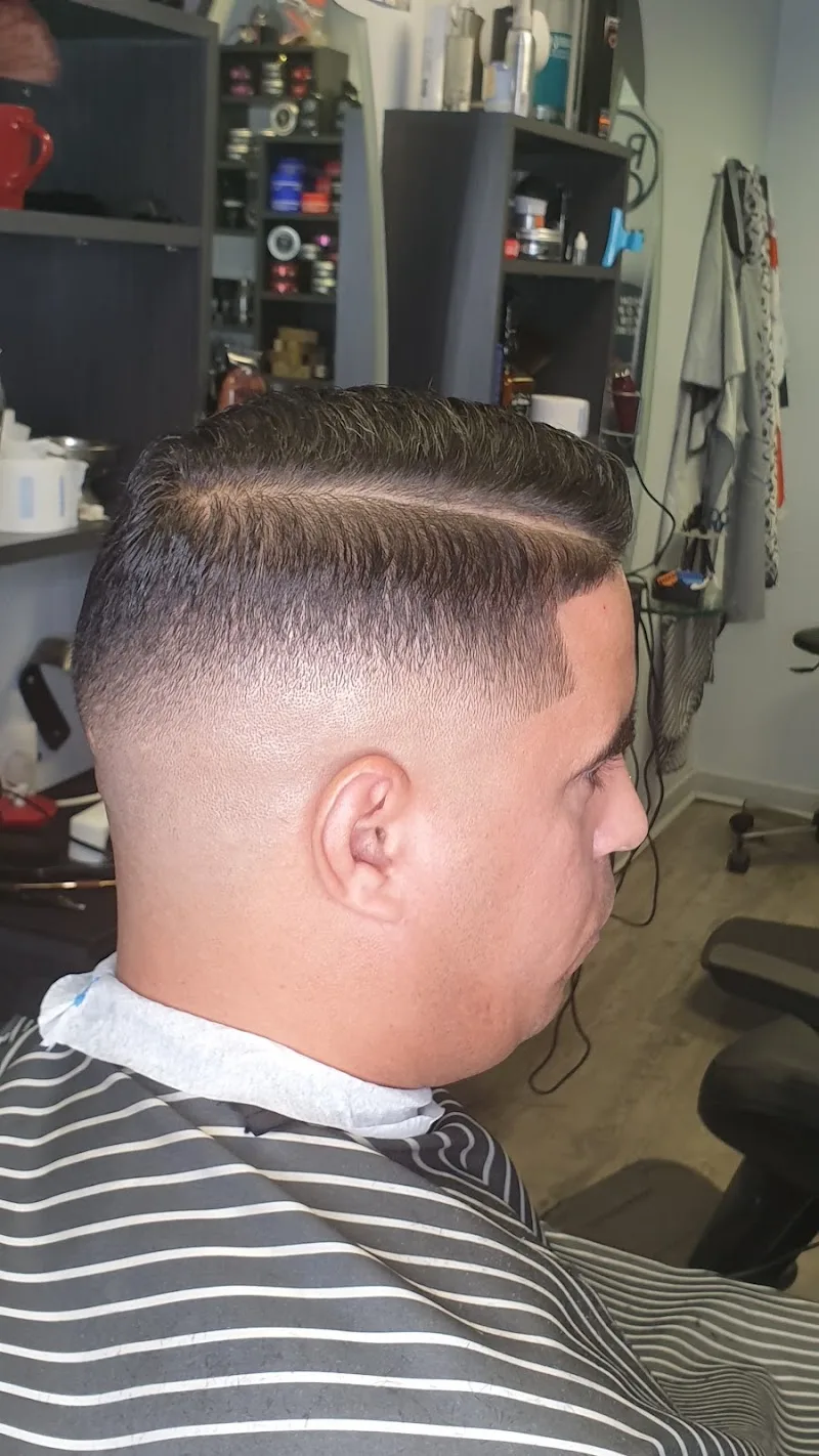 SIMO BARBER