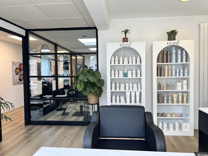 Maison Rive - Coiffeur Strasbourg - Conseil en image - Coloration Strasbourg - Visagiste - Coiffure Strasbourg - OneBooking