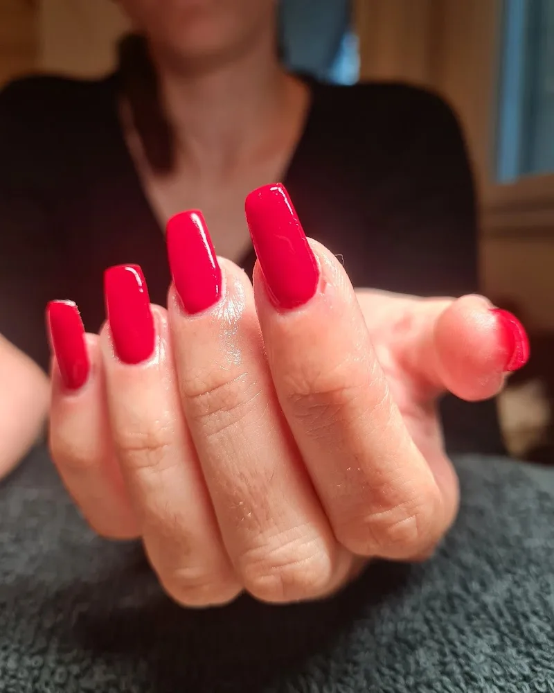 INTUITION BY LAURA (PROTHESISTE ONGULAIRE, MASSEUSE, COACH BIEN ETRE EN SPIRITUALITE) MOUGINS
