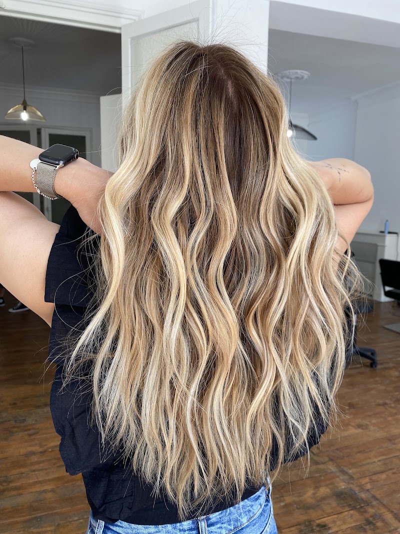 The Salty Hair By Clara Perrin - Coiffure Bordeaux - OneBooking