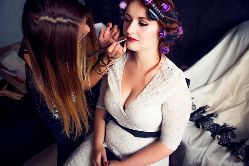 ALINE L. MAKEUP ARTIST Maquilleuse professionnelle LYON